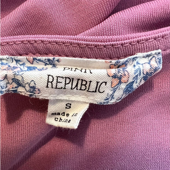 Pink Republic Purple Blouse with Grommet Detail at Shoulders Size Small - Picture 4 of 6